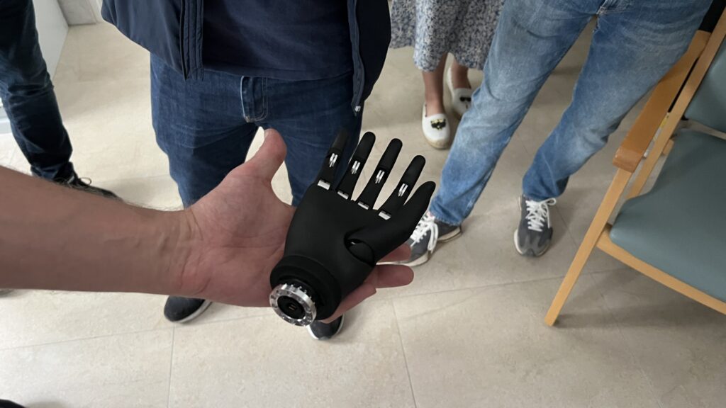 Bionisk hånd på proteseavdelingen i Lviv. Foto: Rune Simensen