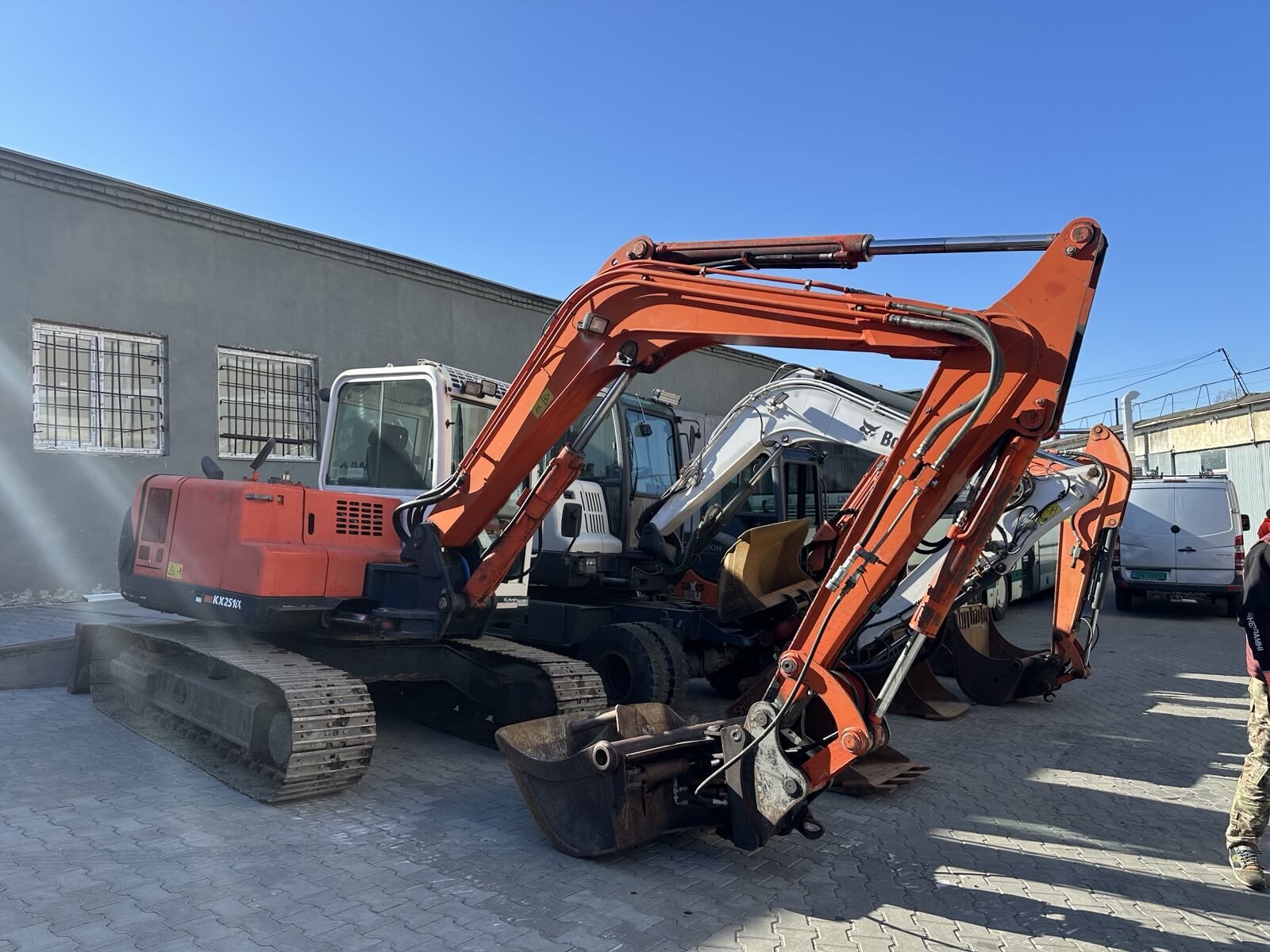 Five new excavators deployed to the front