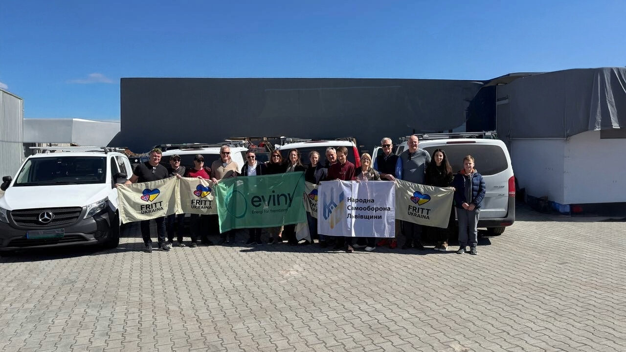 Eviny overleverer utstyr som del av Fritt Ukrainas transport nummer 68. Foto Fritt Ukraina