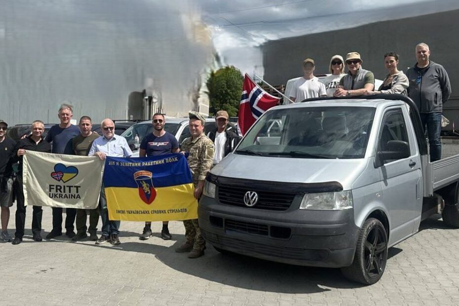 Bård Bergsjø donerer bil. Foto: Fritt Ukraina