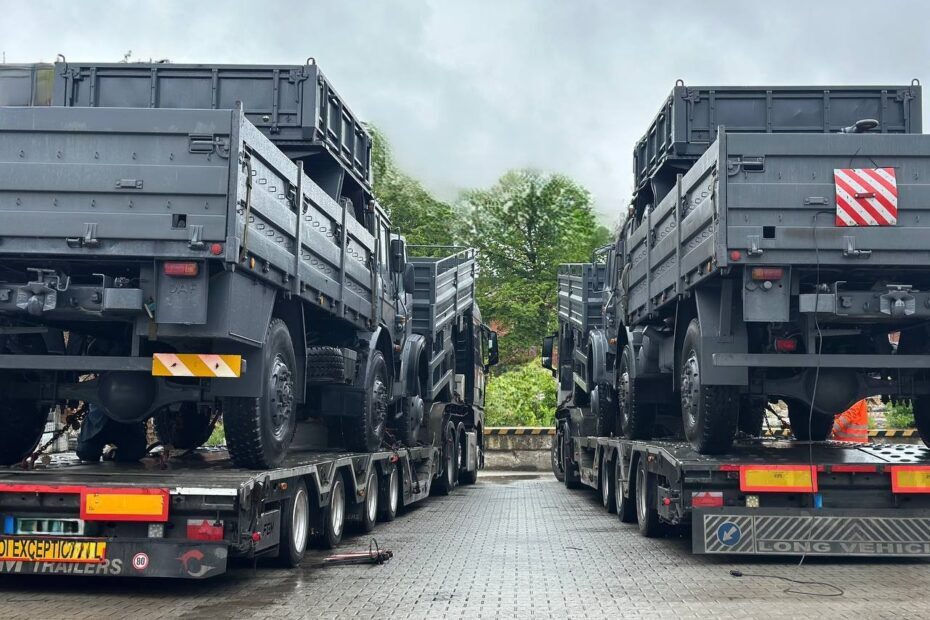 Leveranse av 20 lastebiler. Foto: Fritt Ukraina