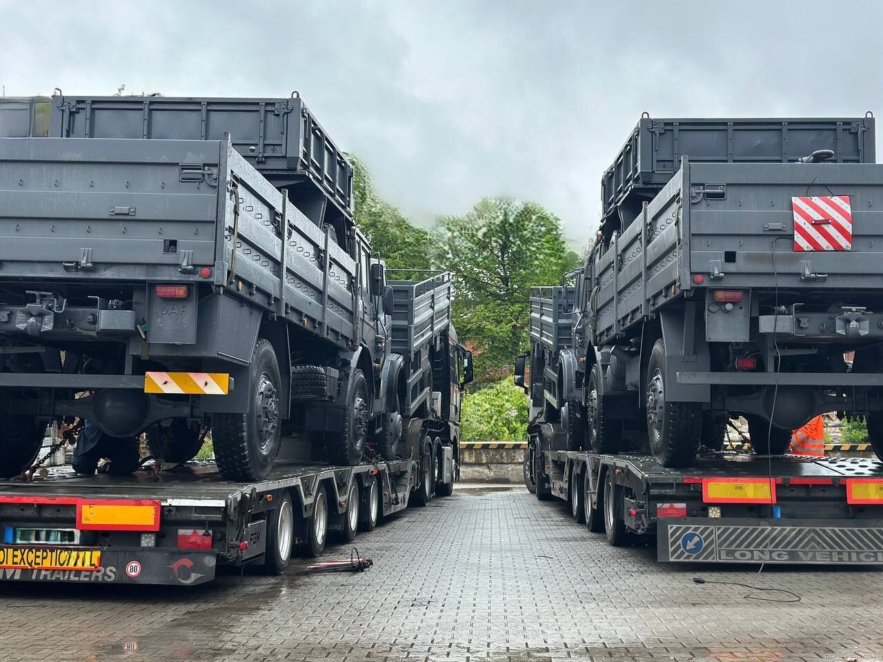 Leveranse av 20 lastebiler. Foto: Fritt Ukraina