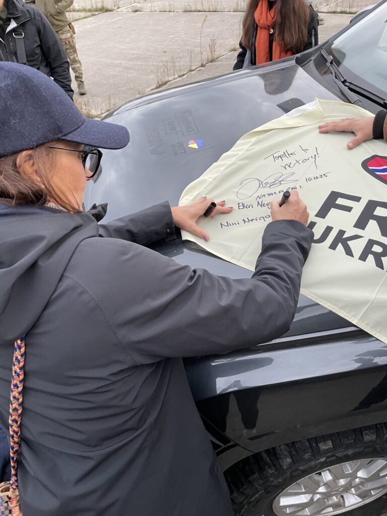 Nini Nergaard i Ukraina. Foto: Come Back Alive/Fritt Ukraina