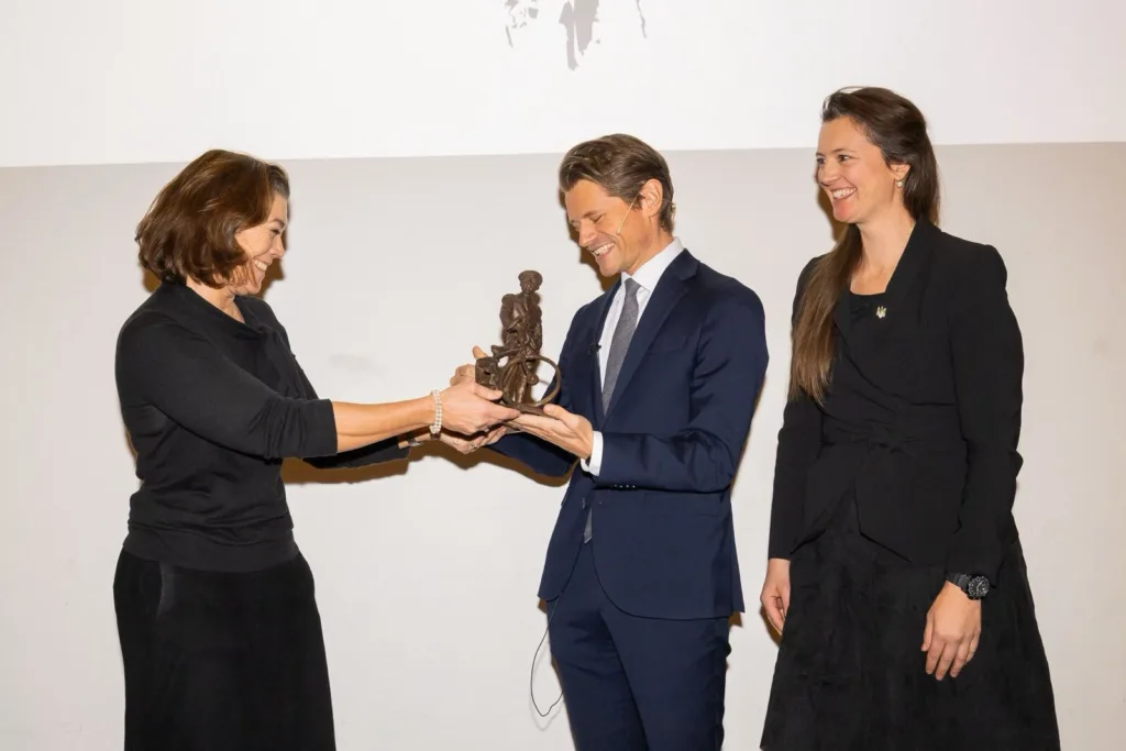 Styreleder Peter Frølich og generalsekretær Natalia Golis mottar Sønstebyprisen 2026. Foto Espen Sturlason