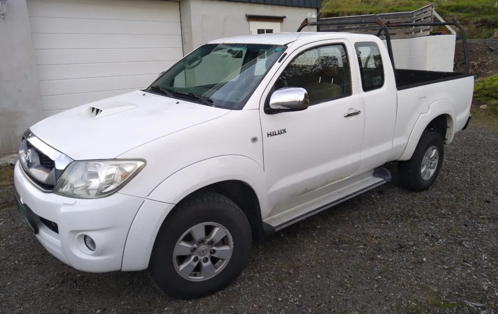 Helge Wold Munkejords Toyota Hilux før transport til Ukraina