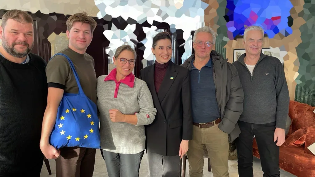 Representanter fra Europabevegelsen under Fritt Ukrainas transport 114. Seks personer.