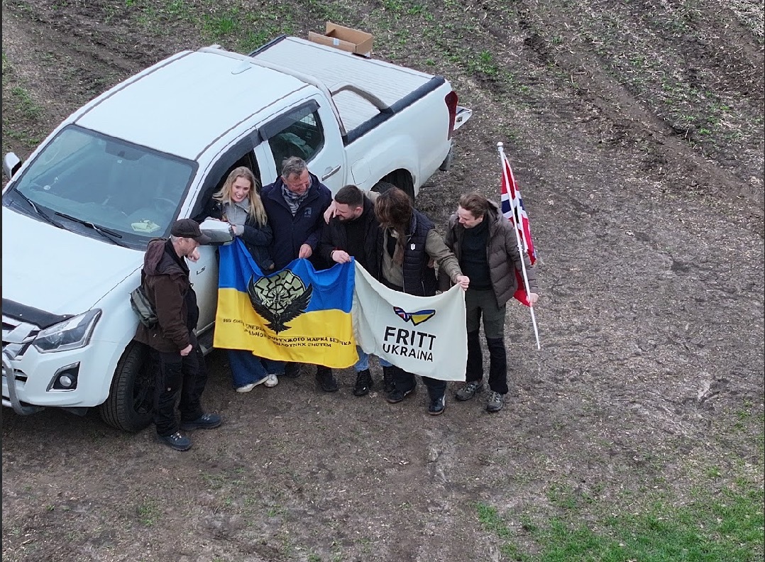 Overlevering av biler fra Rissa Kraftlag. Foto: Fritt Ukraina