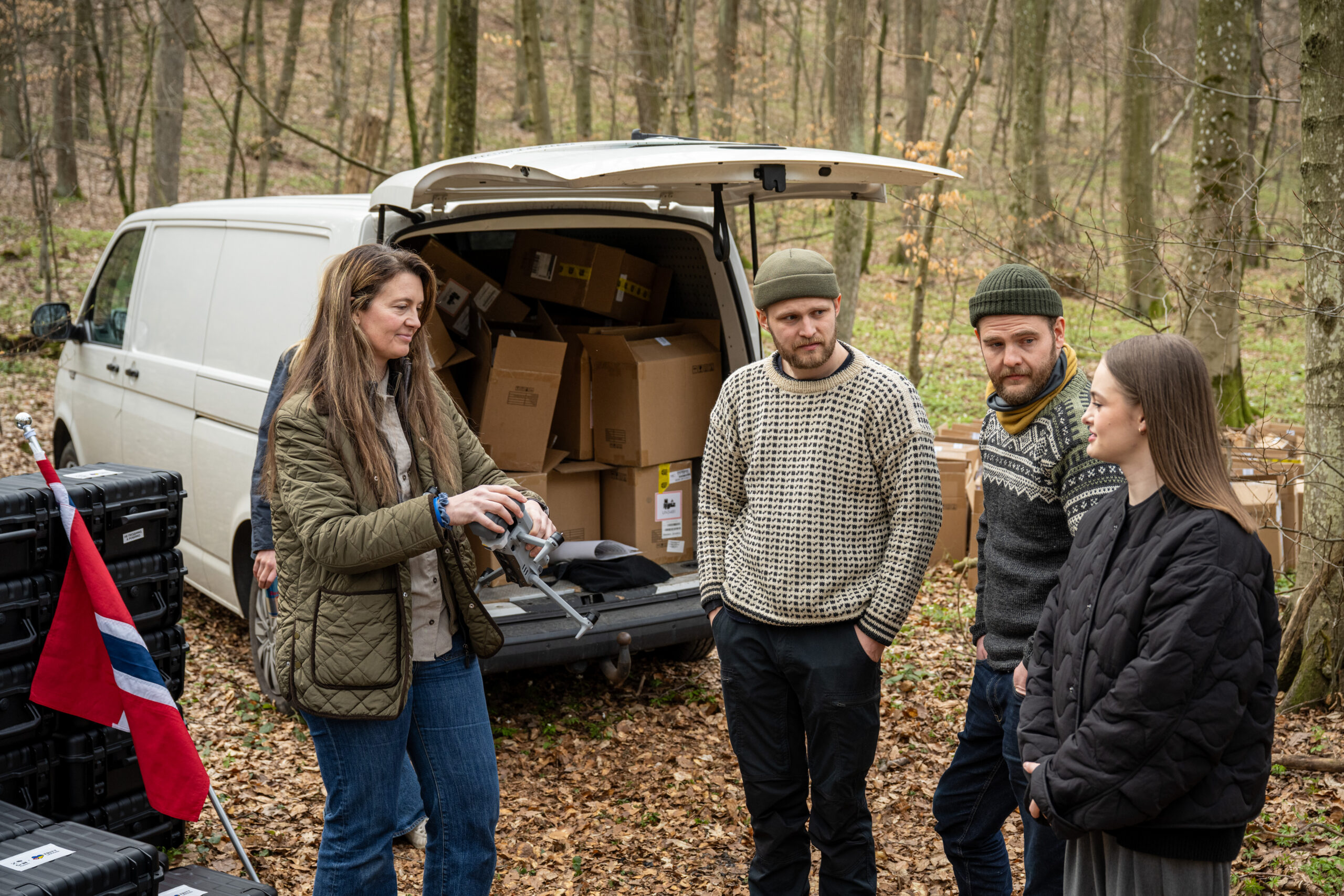 Viderefører farens engasjement – donerer biler til luftvern