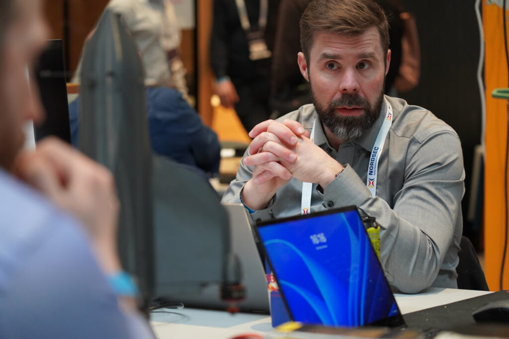 Tiepoint donerer premien til Fritt Ukraina. Foto: Lars Bugge Aarset/Fremtidens Industri