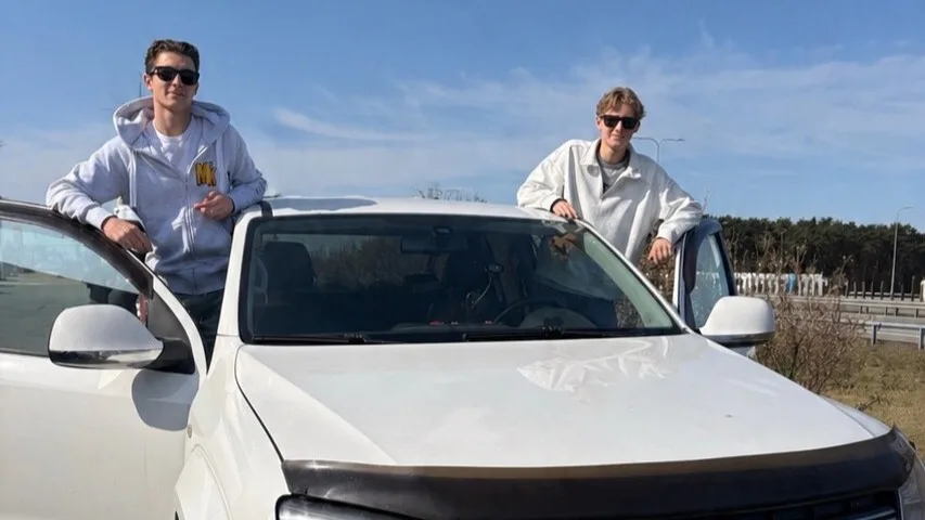 18-åringer leverte pickup til fronten: – Noko me vil gjere igjen