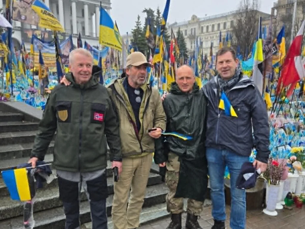 Thore Allan Grønning til Høyre på en tidligere tur til Ukraina